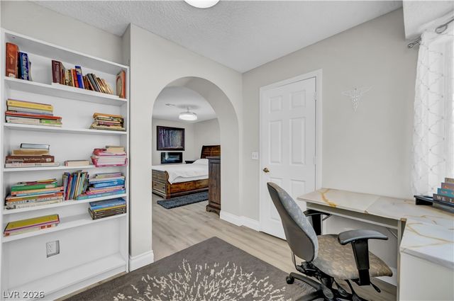 2913 Whispering Wind Drive, Las Vegas, NV 89117