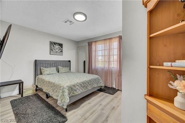 2913 Whispering Wind Drive, Las Vegas, NV 89117