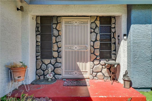 2913 Whispering Wind Drive, Las Vegas, NV 89117