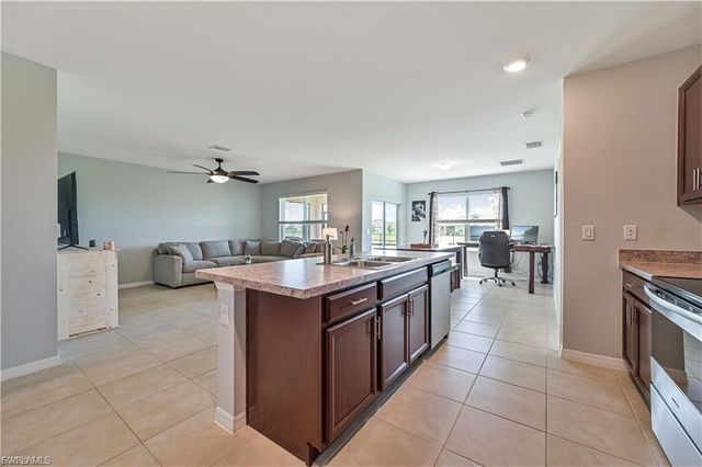 10507 Crossback LN, Lehigh Acres, FL 33936