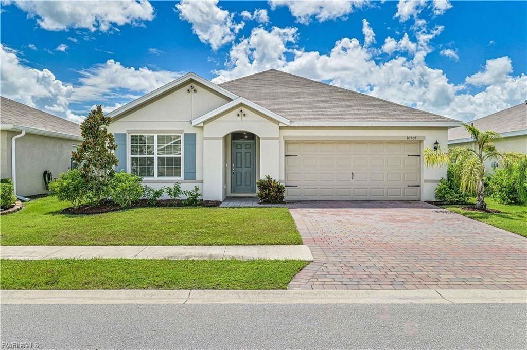 10507 Crossback LN, Lehigh Acres, FL 33936