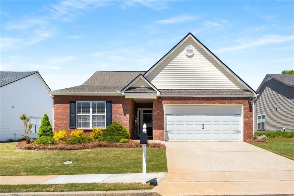 806 VILLAGE Place, Loganville, GA 30052