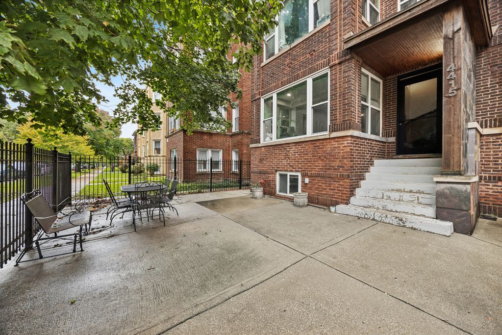 4415 N ROCKWELL Street 1F, Chicago, IL 60625 — photo 2