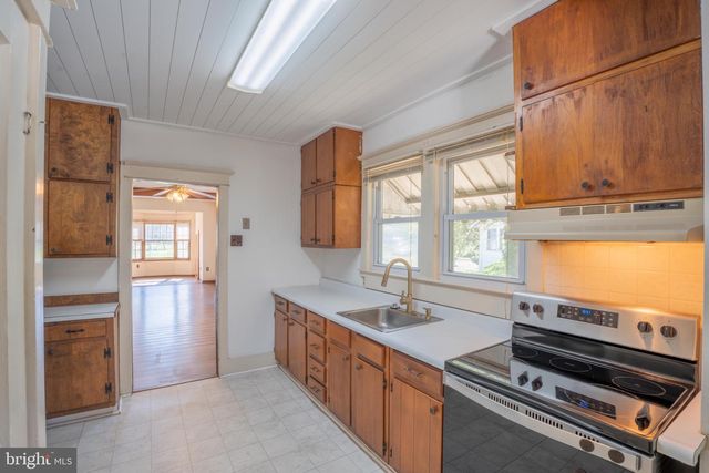213 BERLIN RD N, Lindenwold, NJ 08021