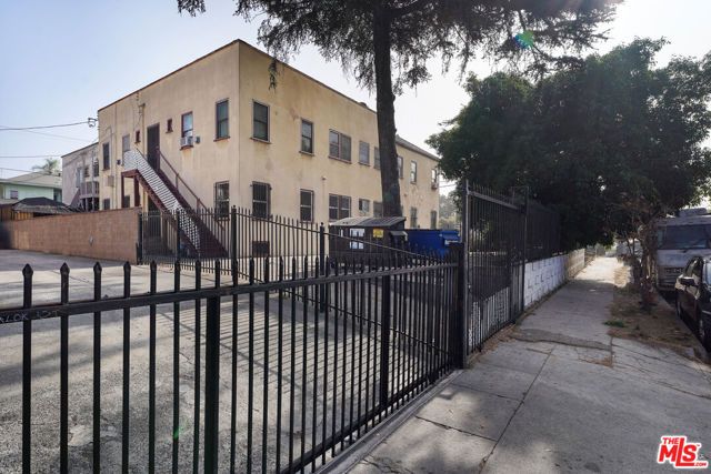 1519 W 30th Street, Los Angeles, CA 90007