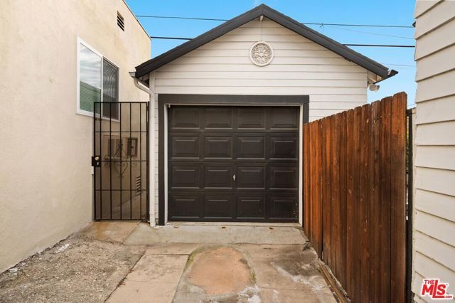 1350 Carlton Drive, Glendale, CA 91205