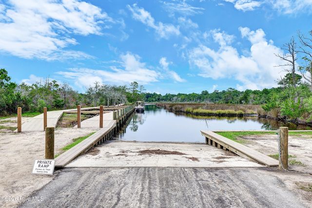 506 W Red Head Circle, Sneads Ferry, NC 28460