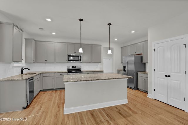 506 W Red Head Circle, Sneads Ferry, NC 28460
