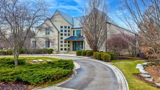2 Bridlewood Road, Northbrook, IL 60062