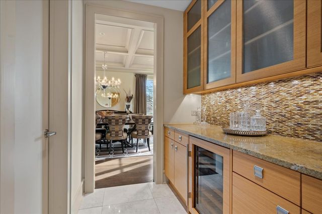 2 Bridlewood Road, Northbrook, IL 60062