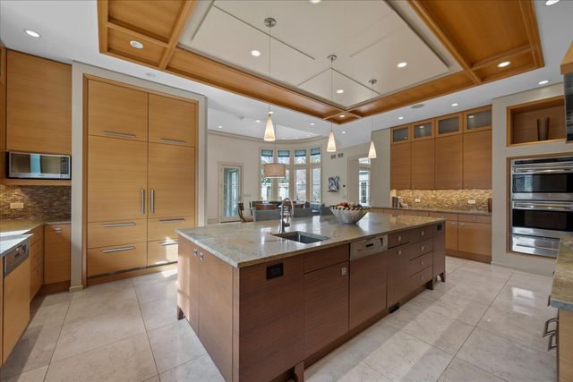 2 Bridlewood Road, Northbrook, IL 60062