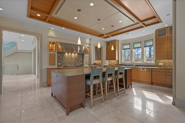 2 Bridlewood Road, Northbrook, IL 60062