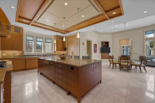 2 Bridlewood Road, Northbrook, IL 60062