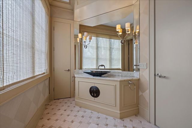 2 Bridlewood Road, Northbrook, IL 60062