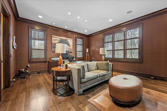 2 Bridlewood Road, Northbrook, IL 60062
