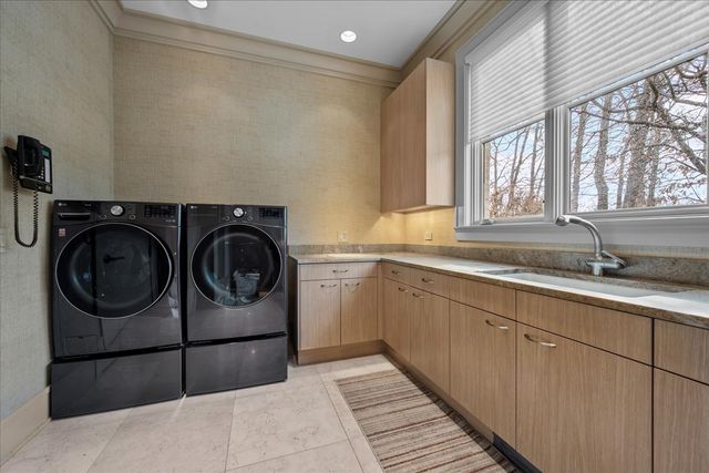 2 Bridlewood Road, Northbrook, IL 60062
