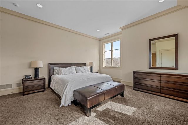 2 Bridlewood Road, Northbrook, IL 60062