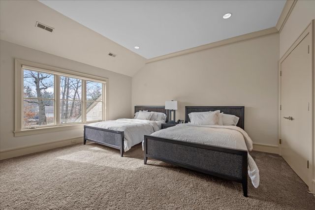 2 Bridlewood Road, Northbrook, IL 60062