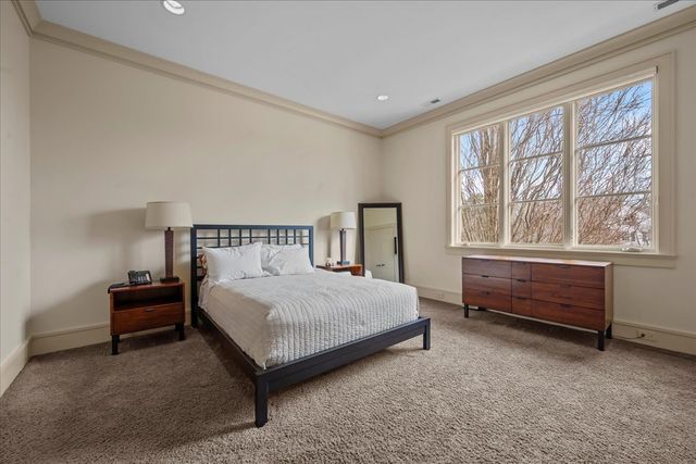 2 Bridlewood Road, Northbrook, IL 60062