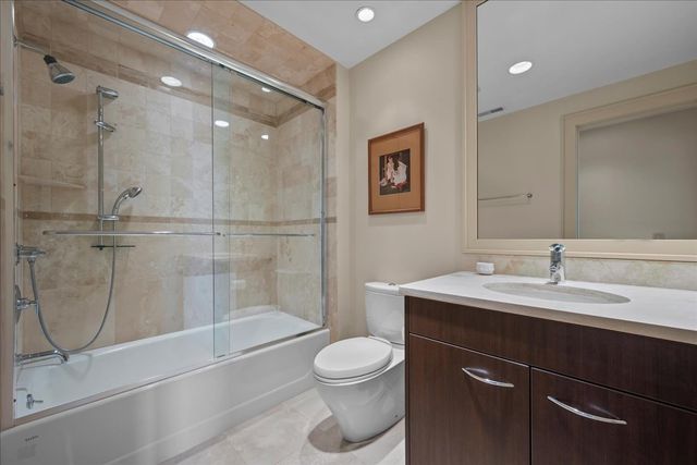 2 Bridlewood Road, Northbrook, IL 60062