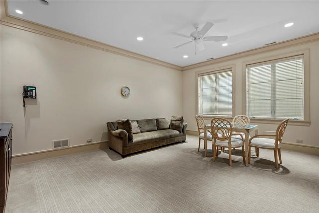 2 Bridlewood Road, Northbrook, IL 60062