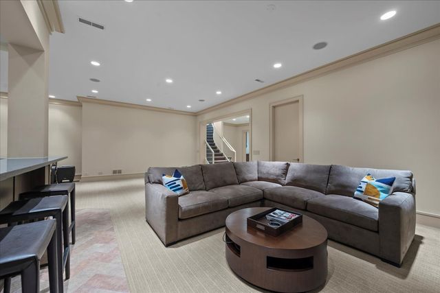 2 Bridlewood Road, Northbrook, IL 60062