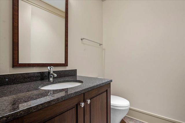 2 Bridlewood Road, Northbrook, IL 60062