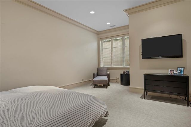 2 Bridlewood Road, Northbrook, IL 60062