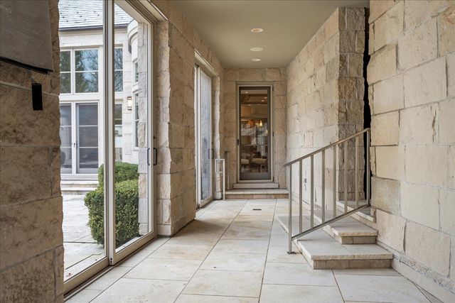 2 Bridlewood Road, Northbrook, IL 60062