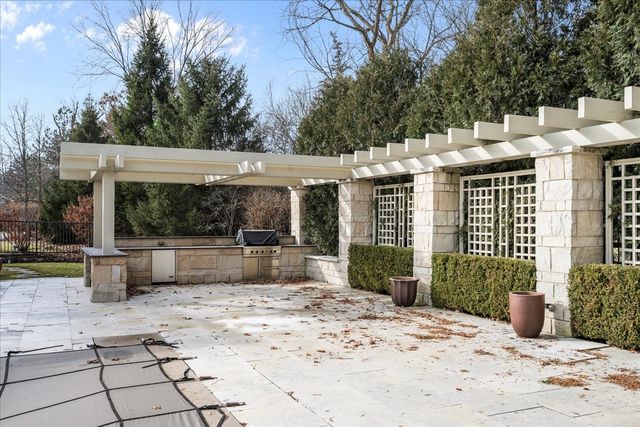 2 Bridlewood Road, Northbrook, IL 60062