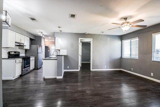 2301 Tern CIR B, Austin, TX 78744