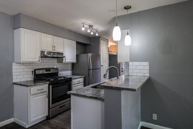 2301 Tern CIR B, Austin, TX 78744