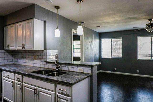 2301 Tern CIR B, Austin, TX 78744