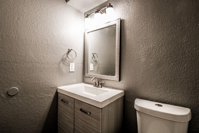 2301 Tern CIR B, Austin, TX 78744