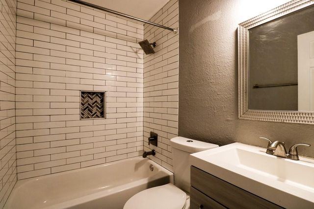 2301 Tern CIR B, Austin, TX 78744