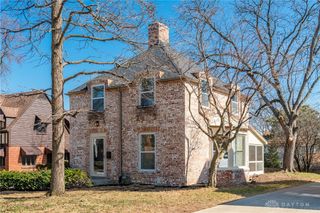 2524 Roanoke Avenue, Oakwood, OH 45419