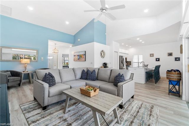 7112 Falcons Glen BLVD, Naples, FL 34113