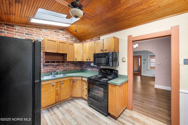 1821 Stahlwood Avenue, Toledo, OH 43613