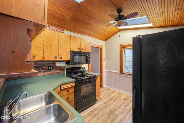 1821 Stahlwood Avenue, Toledo, OH 43613