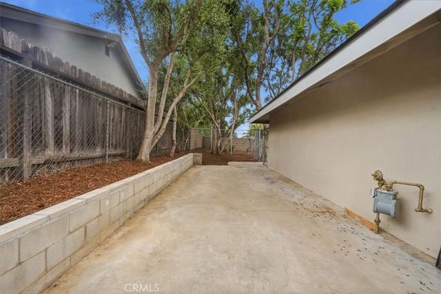 7831 LIVE OAK Drive, Jurupa Valley, CA 92509