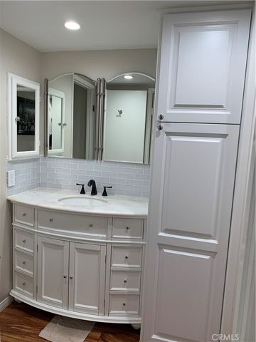 22100 Burbank, Woodland Hills, CA 91367