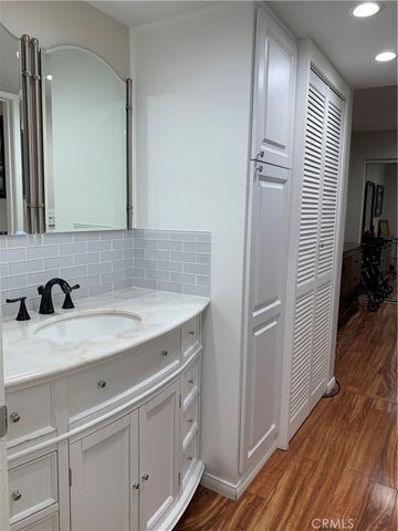 22100 Burbank, Woodland Hills, CA 91367