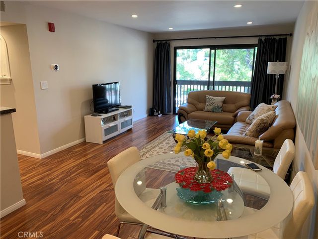 22100 Burbank, Woodland Hills, CA 91367