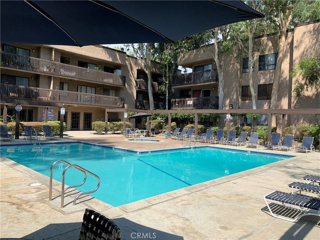 22100 Burbank, Woodland Hills, CA 91367