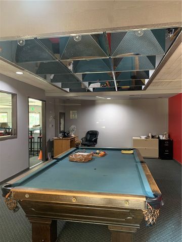 22100 Burbank, Woodland Hills, CA 91367