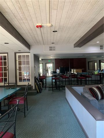 22100 Burbank, Woodland Hills, CA 91367