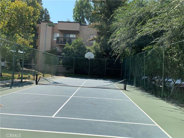 22100 Burbank, Woodland Hills, CA 91367