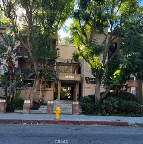 22100 Burbank, Woodland Hills, CA 91367