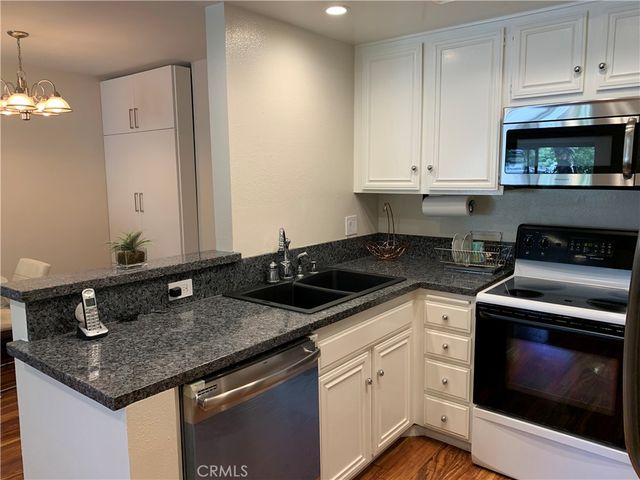 22100 Burbank, Woodland Hills, CA 91367