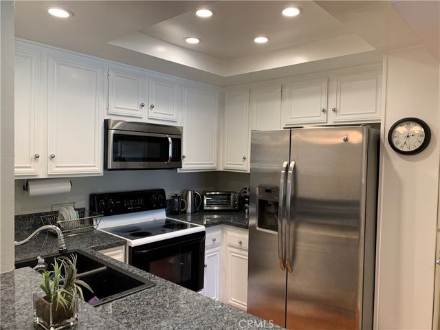 22100 Burbank, Woodland Hills, CA 91367